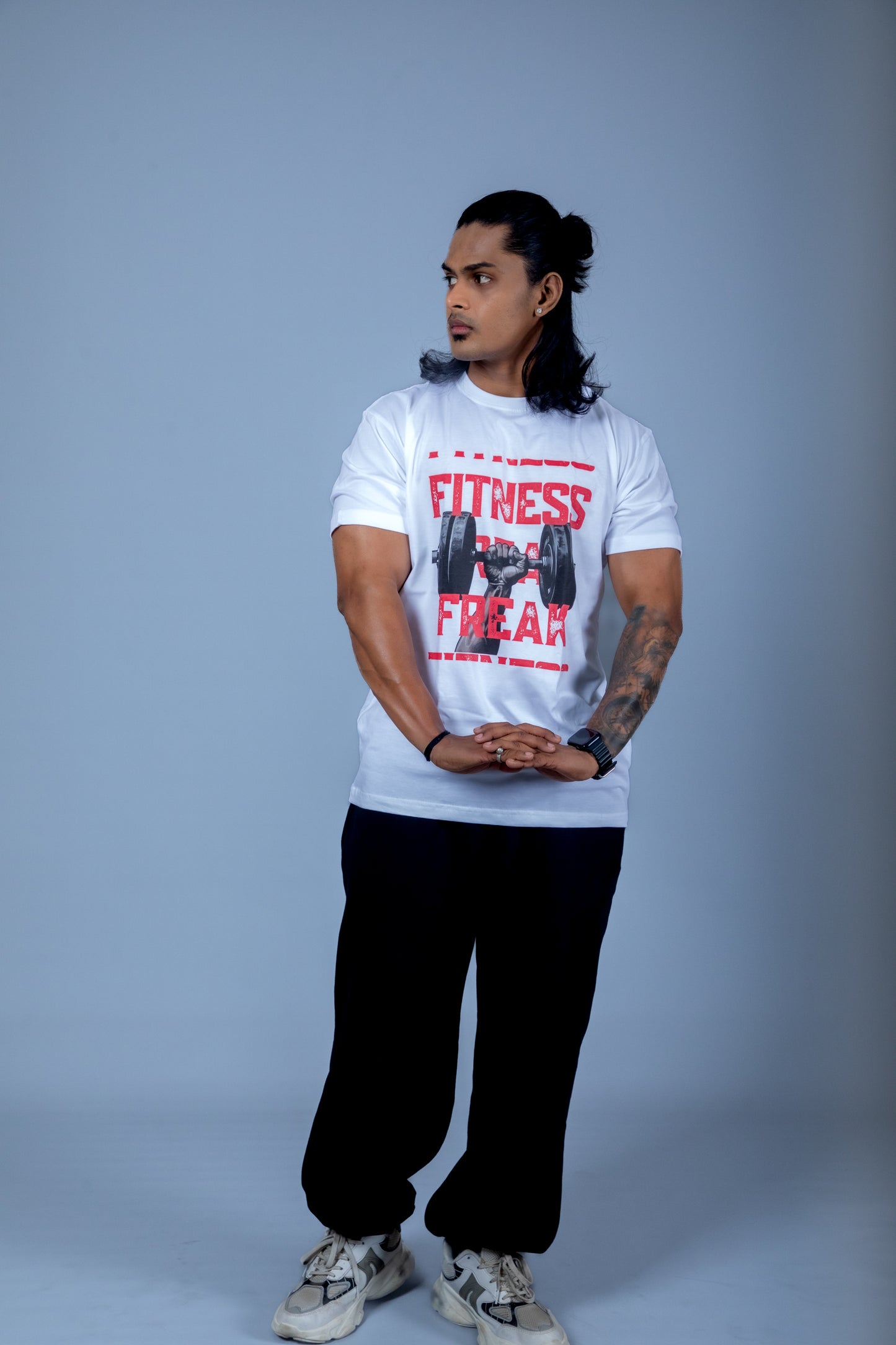Comfortable athleisure wear – stylish gym wear, leggings, and tops for casual outings.