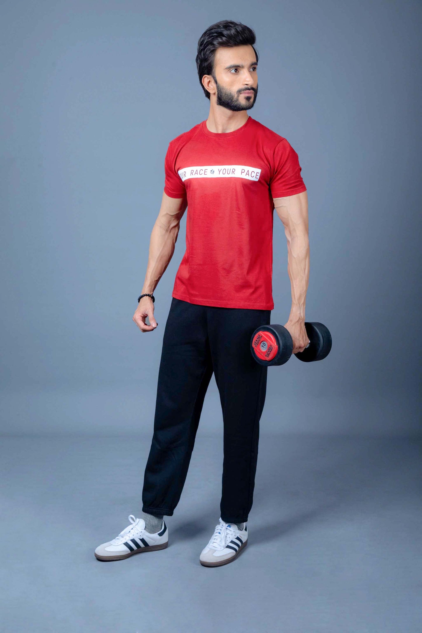 Men’s breathable t-shirt with sweat-wicking fabric for gym and casual wear