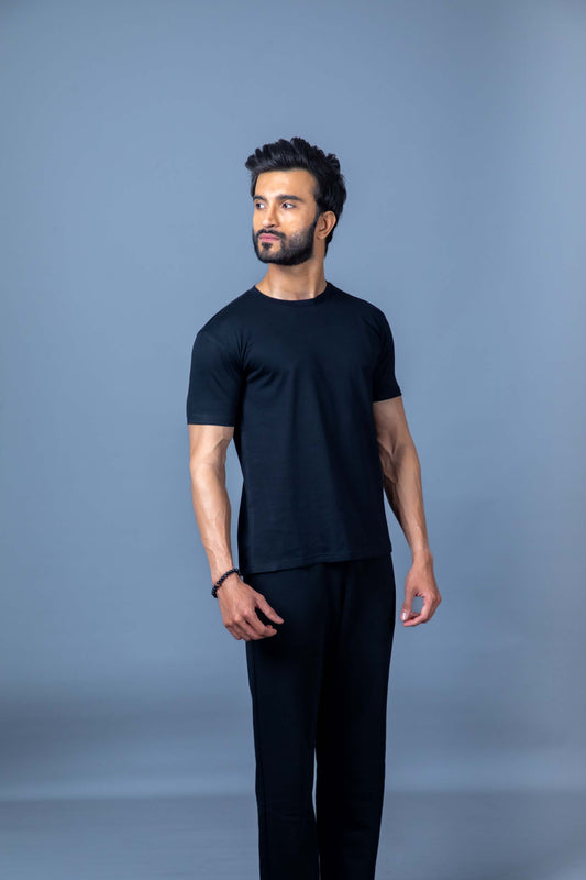 Premium men’s gym t-shirts designed for sweat-wicking, flexibility, and ultimate comfort
